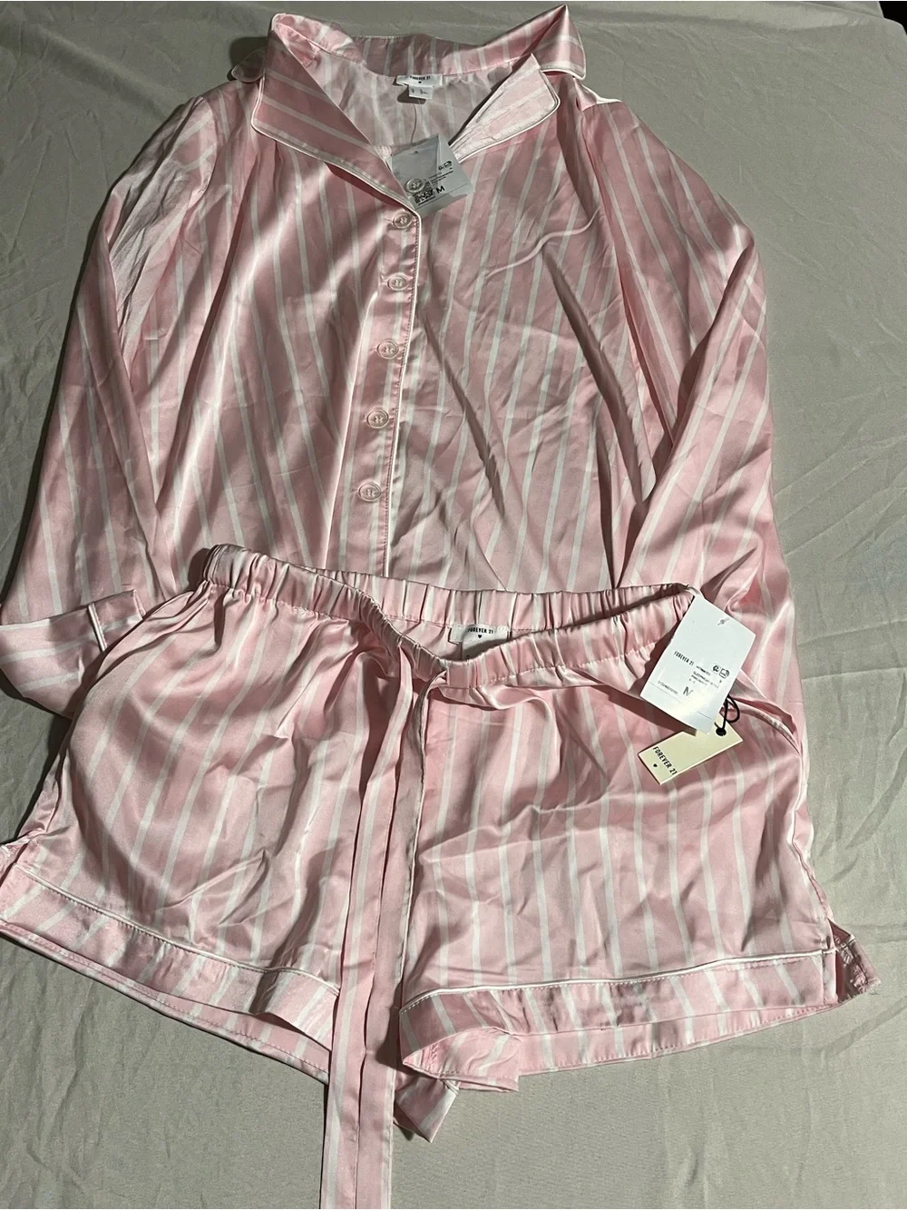 Forever 21 Pink and White Striped Satin Pajama Set Women’s Size Medium NWT